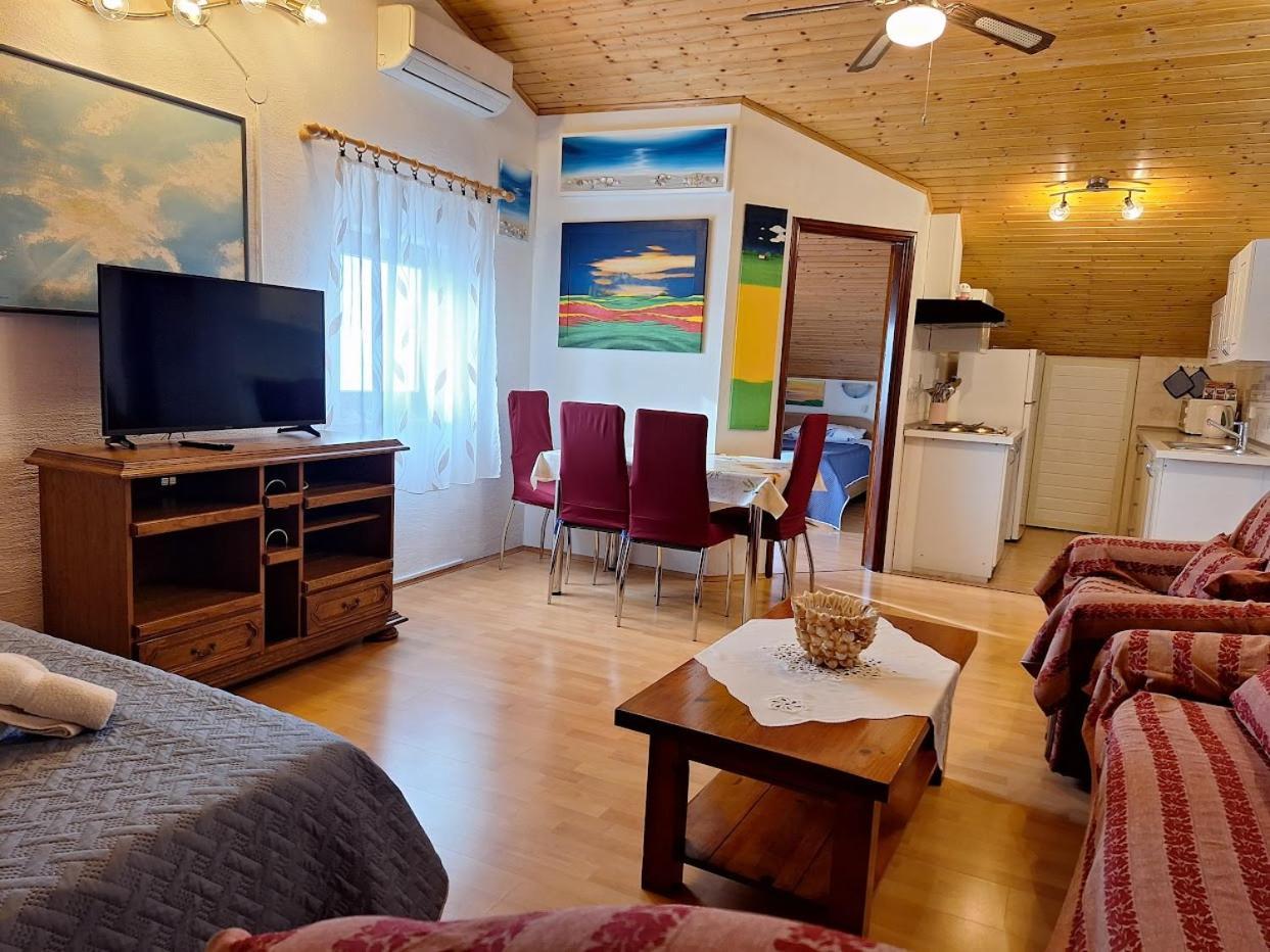 Apartments Alex Ровинь Экстерьер фото